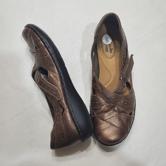 clarks rio flower metallic